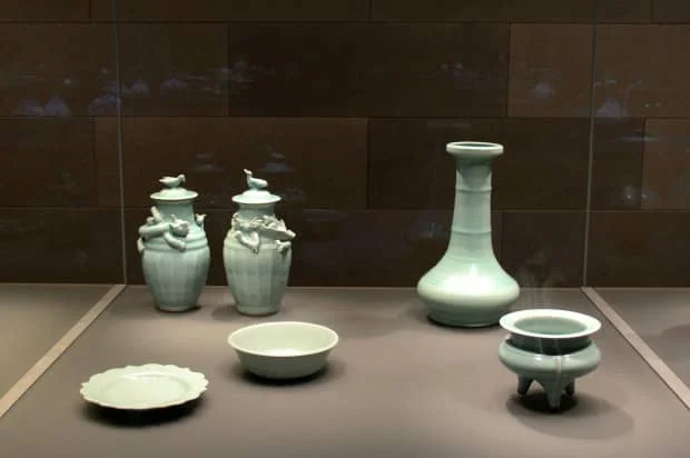 千峰翠色一瓷开