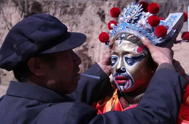 中国现当代人物油画面孔符号化的演变