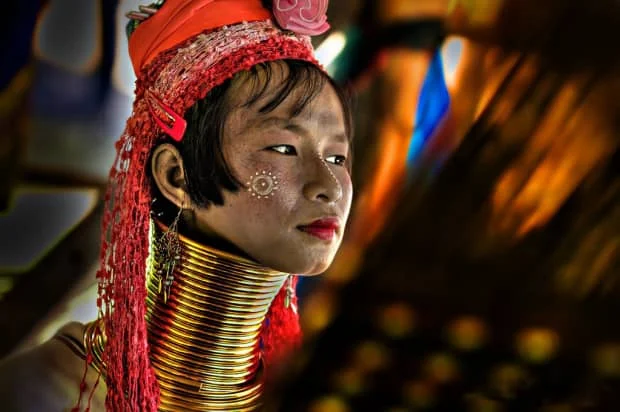 探秘奇特的长颈族女人